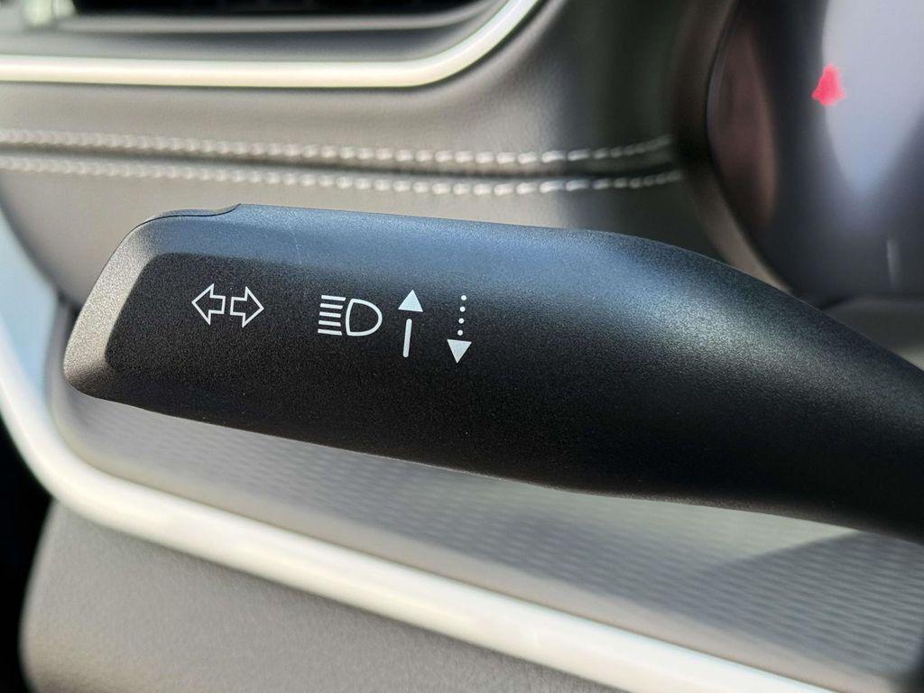 new 2025 Jeep Grand Cherokee car, priced at $37,205