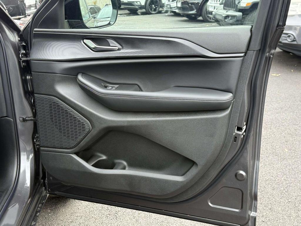 new 2025 Jeep Grand Cherokee L car, priced at $39,165