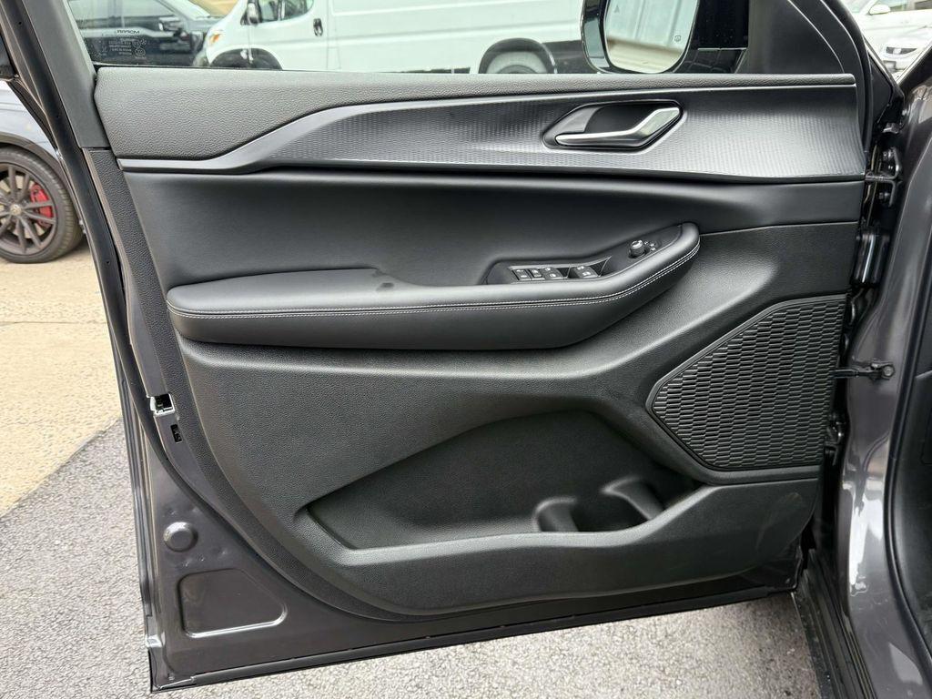 new 2025 Jeep Grand Cherokee L car, priced at $39,165