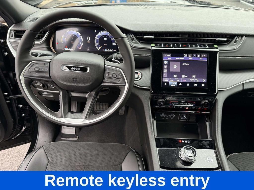 new 2025 Jeep Grand Cherokee car, priced at $37,205