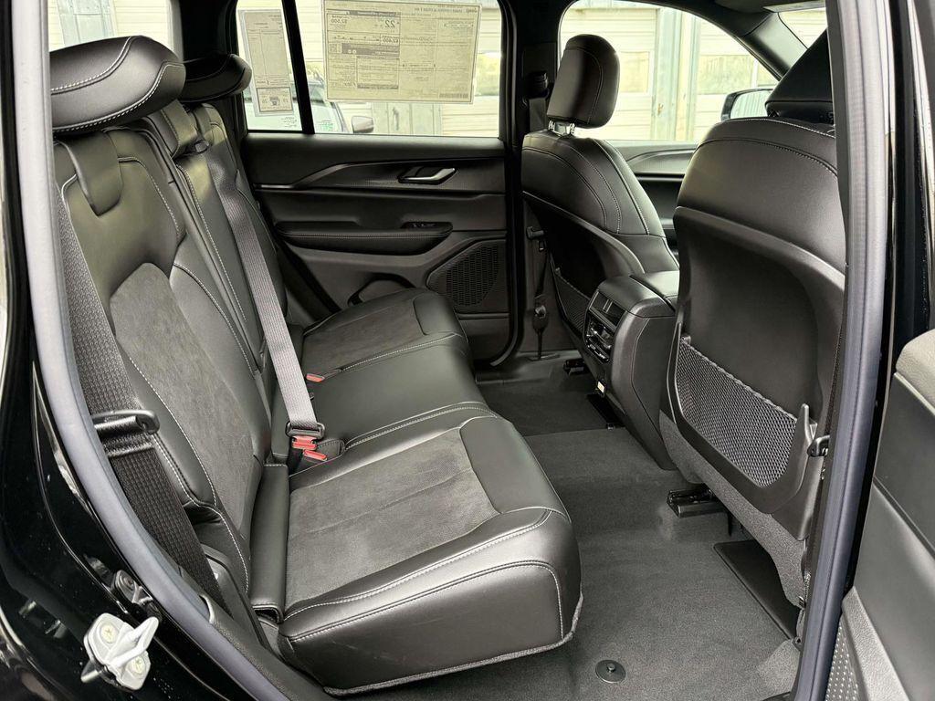 new 2025 Jeep Grand Cherokee car, priced at $37,205