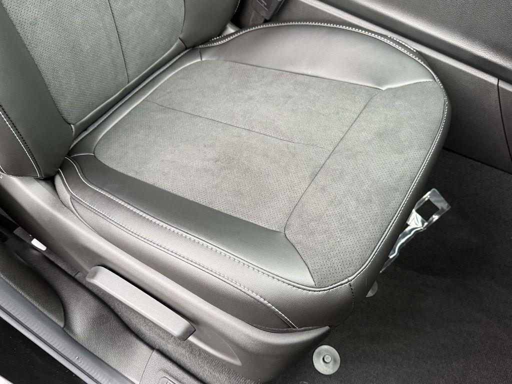 new 2025 Jeep Grand Cherokee car, priced at $37,205