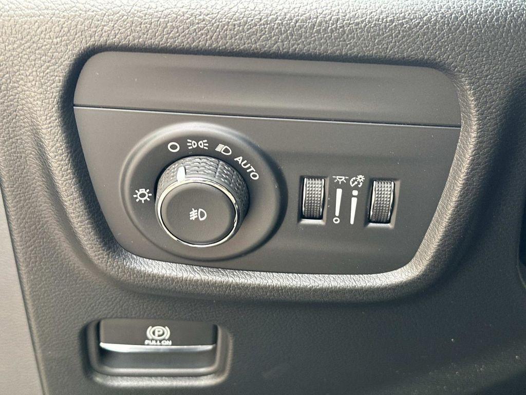 new 2025 Jeep Grand Cherokee car, priced at $54,020