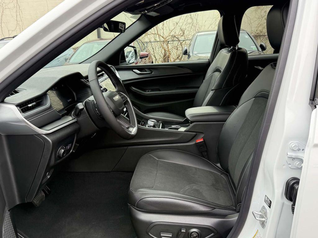 new 2025 Jeep Grand Cherokee car, priced at $36,669