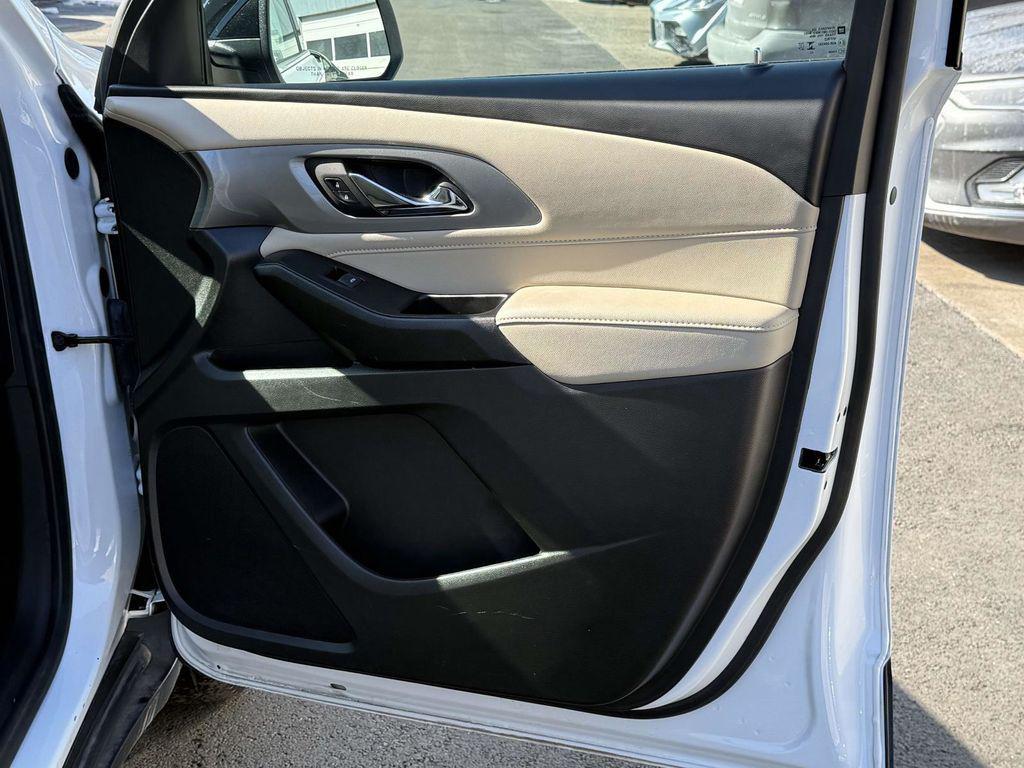 used 2023 Chevrolet Traverse car, priced at $22,900