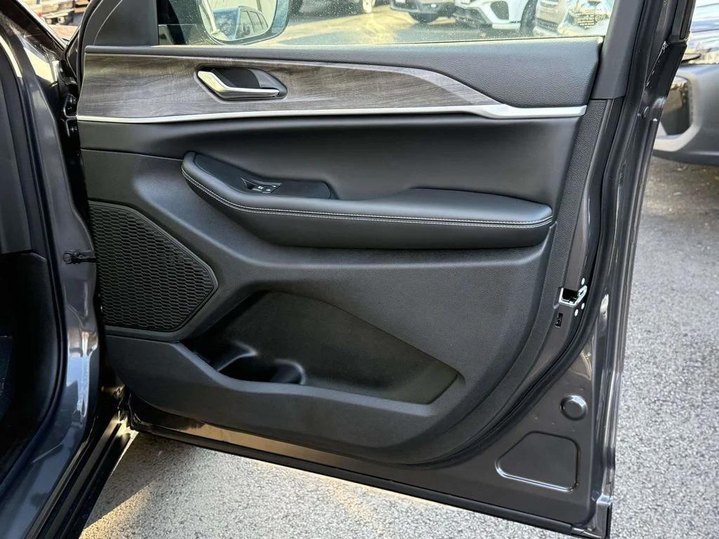 new 2025 Jeep Grand Cherokee L car, priced at $44,719