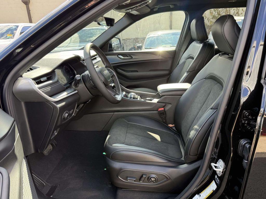 new 2025 Jeep Grand Cherokee L car, priced at $38,915