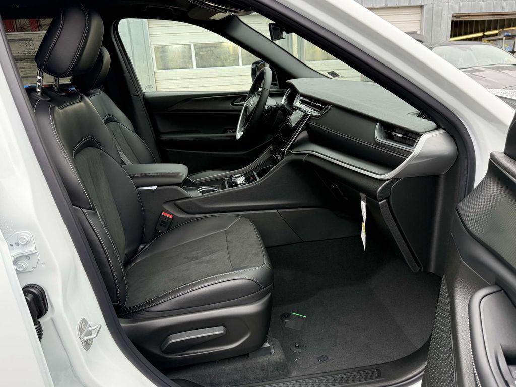 new 2025 Jeep Grand Cherokee L car, priced at $38,629