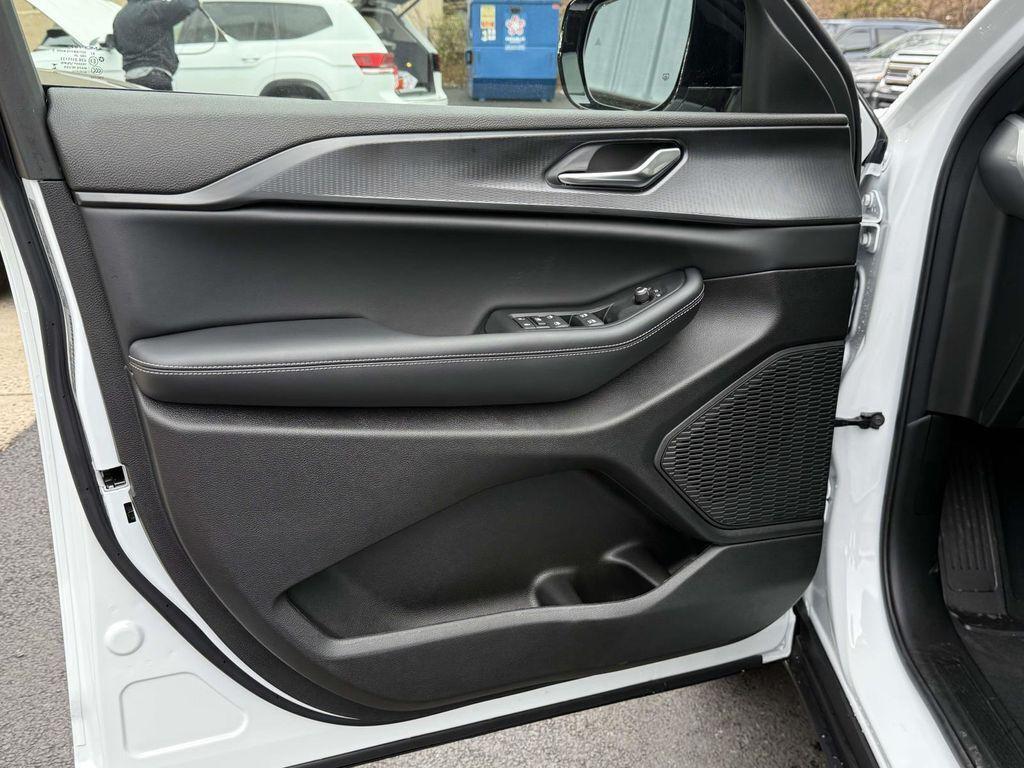 new 2025 Jeep Grand Cherokee L car, priced at $38,629