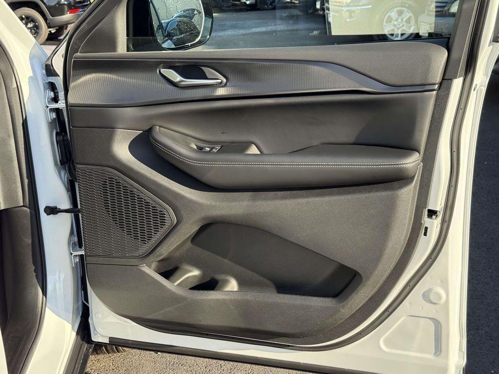 new 2025 Jeep Grand Cherokee L car, priced at $38,629