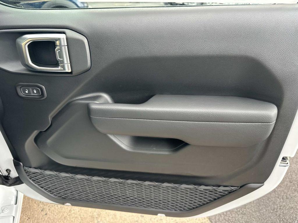 new 2026 Jeep Wrangler car, priced at $35,921