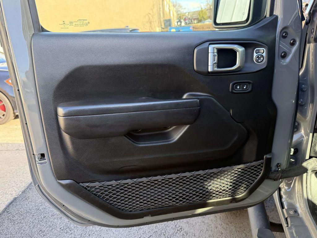 used 2021 Jeep Gladiator car, priced at $28,400