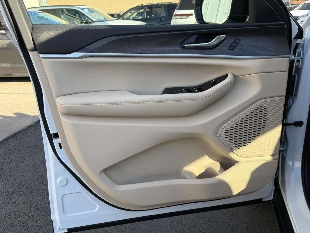 new 2025 Jeep Grand Cherokee L car, priced at $40,931