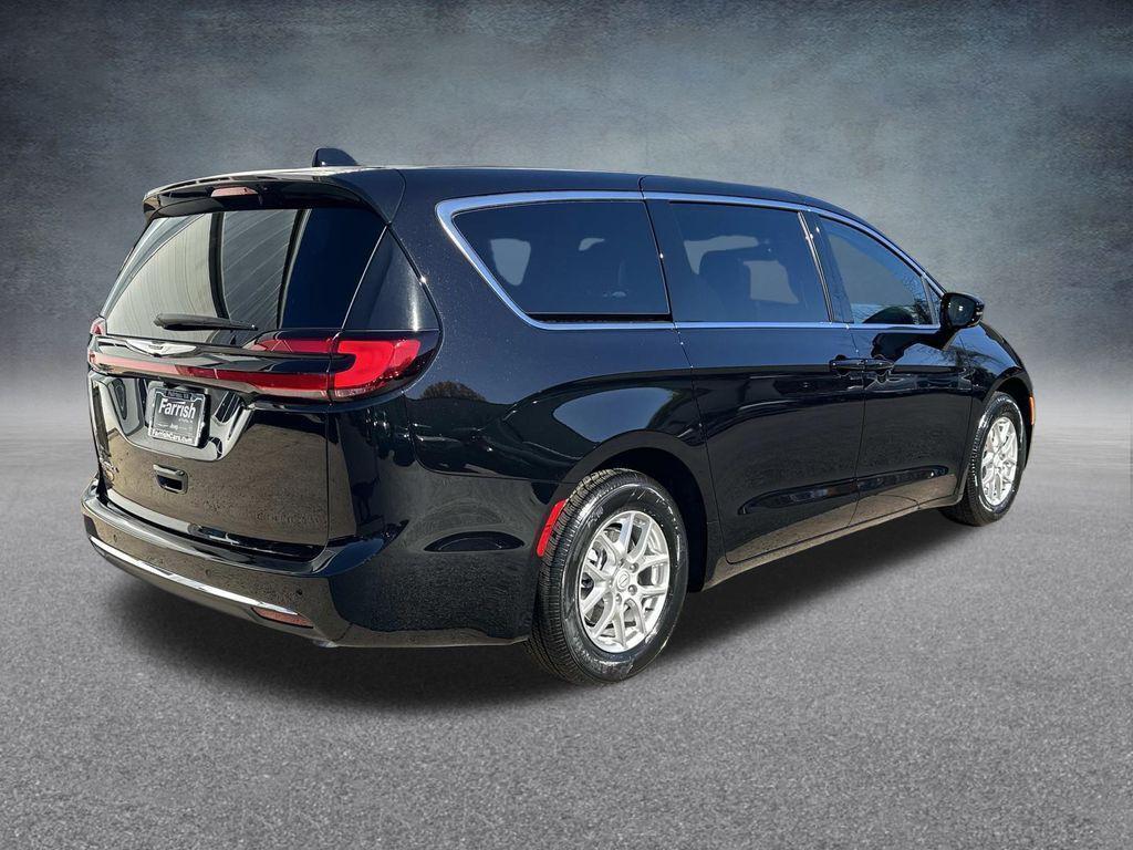 new 2026 Chrysler Pacifica car, priced at $37,014