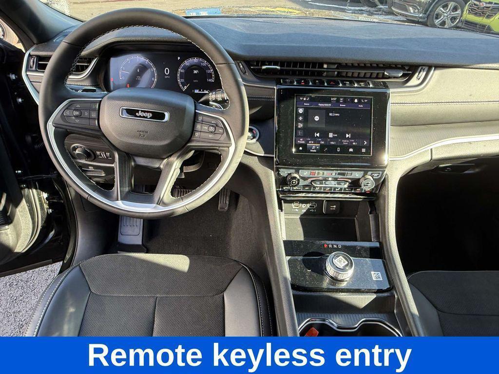 new 2025 Jeep Grand Cherokee car, priced at $37,205