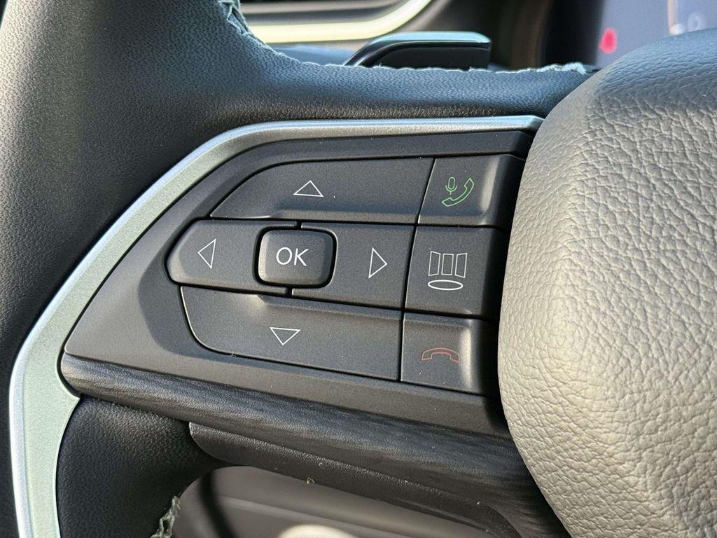 new 2025 Jeep Grand Cherokee car, priced at $37,205