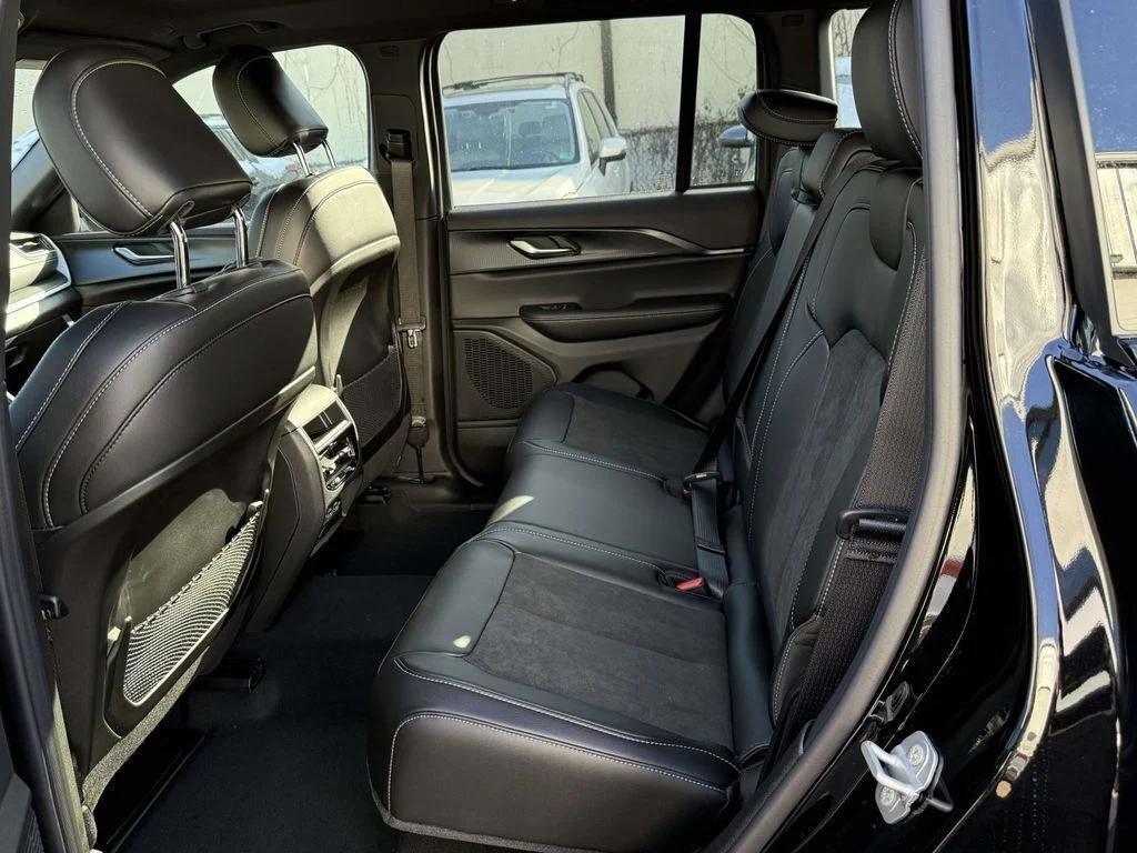 new 2025 Jeep Grand Cherokee car, priced at $38,459