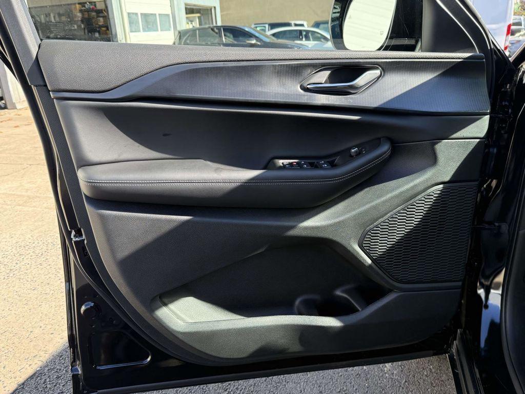 new 2025 Jeep Grand Cherokee car, priced at $37,205