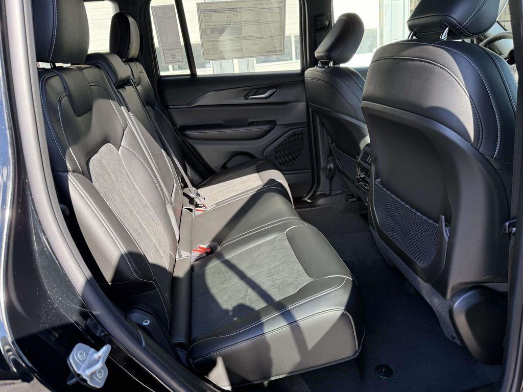 new 2025 Jeep Grand Cherokee car, priced at $37,205