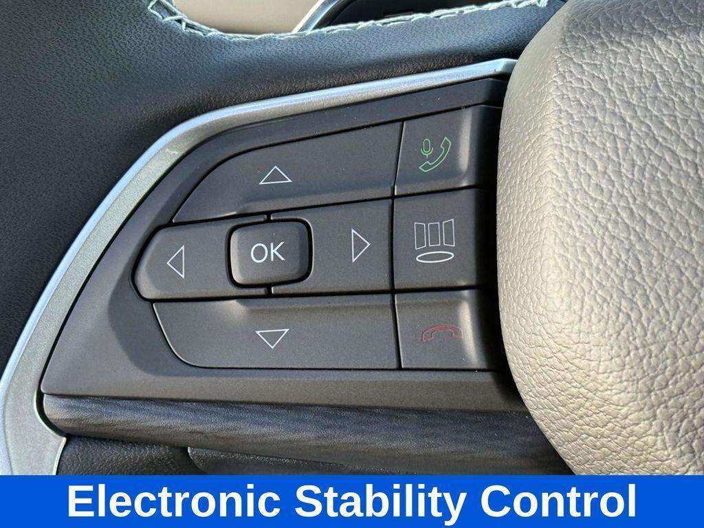 new 2025 Jeep Grand Cherokee car, priced at $37,205