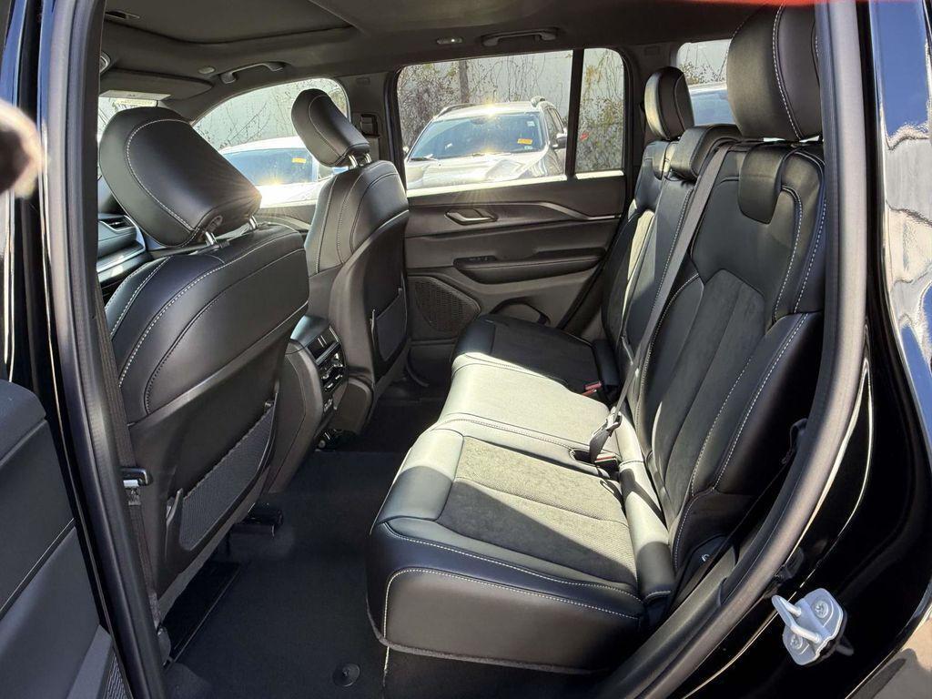 new 2025 Jeep Grand Cherokee car, priced at $37,205