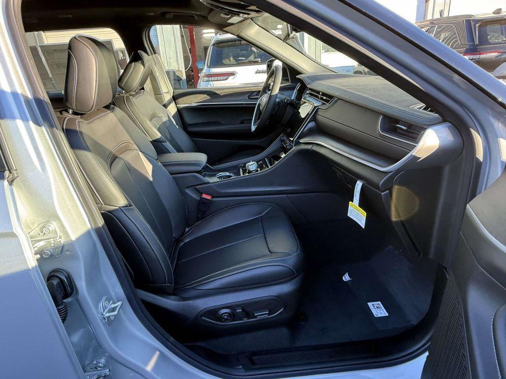 new 2025 Jeep Grand Cherokee L car, priced at $44,719