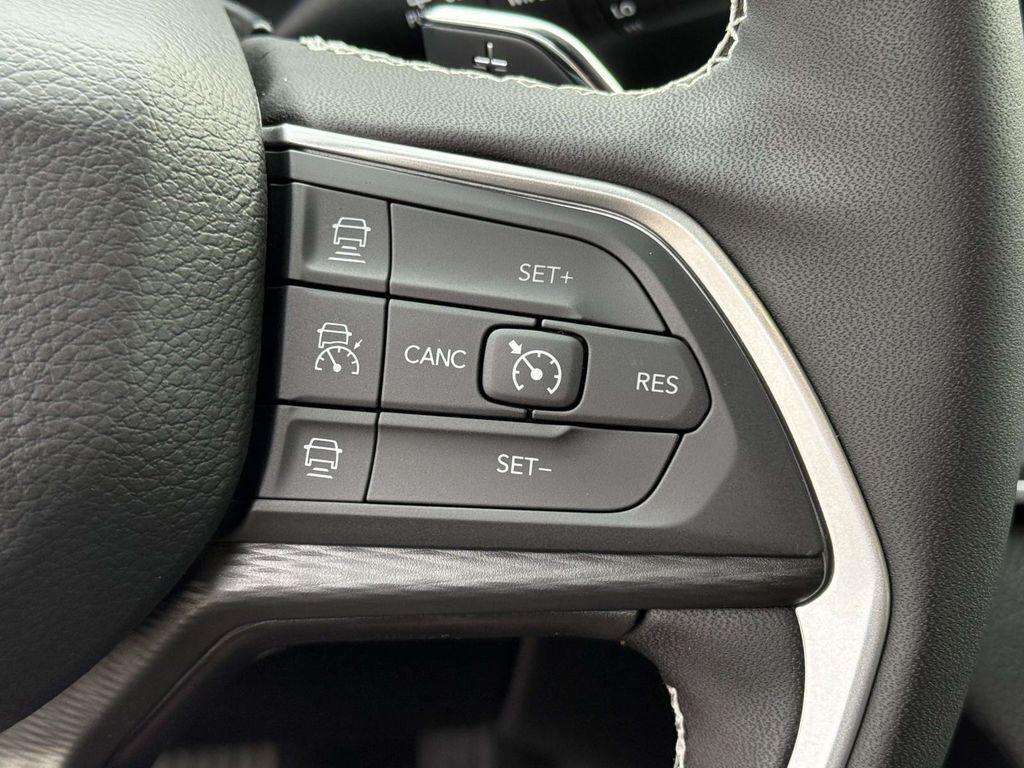 new 2025 Jeep Grand Cherokee car, priced at $37,205