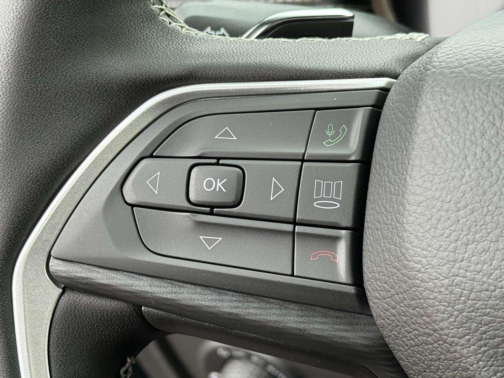 new 2025 Jeep Grand Cherokee car, priced at $37,205