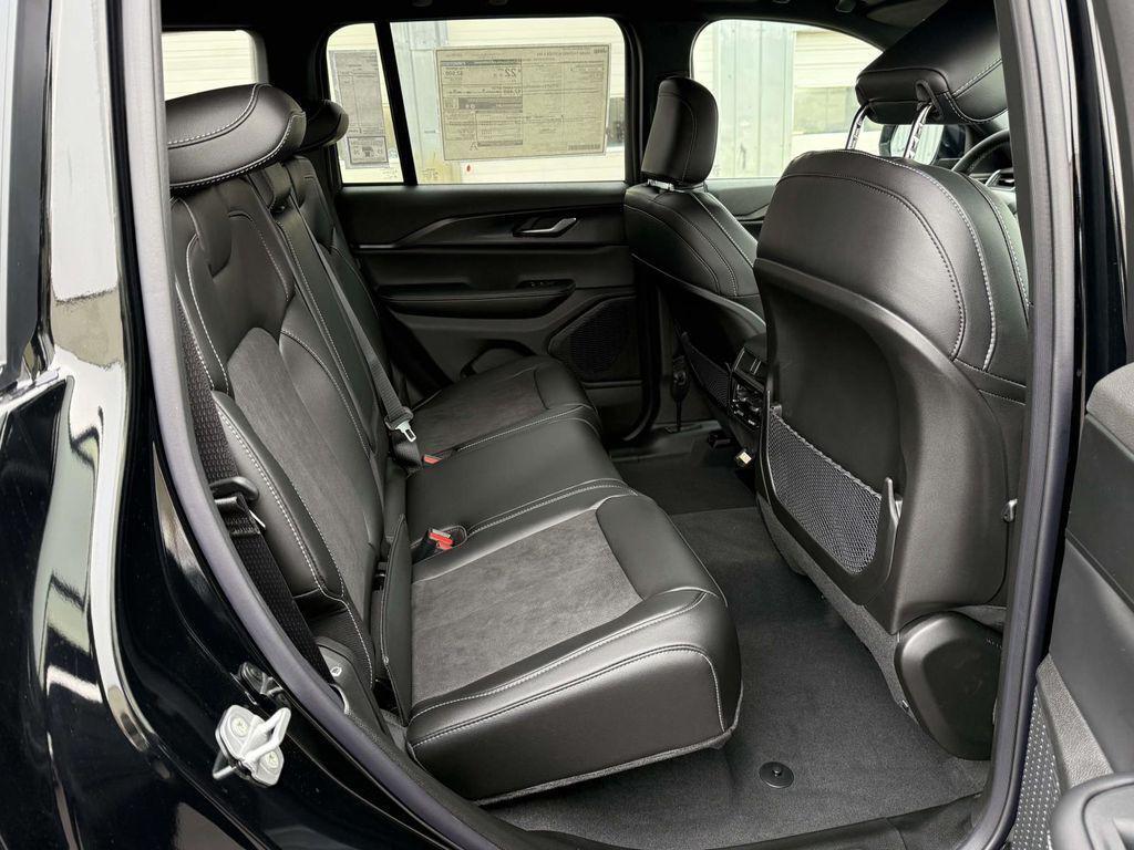 new 2025 Jeep Grand Cherokee car, priced at $37,205