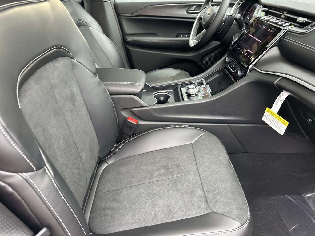 new 2025 Jeep Grand Cherokee car, priced at $35,419