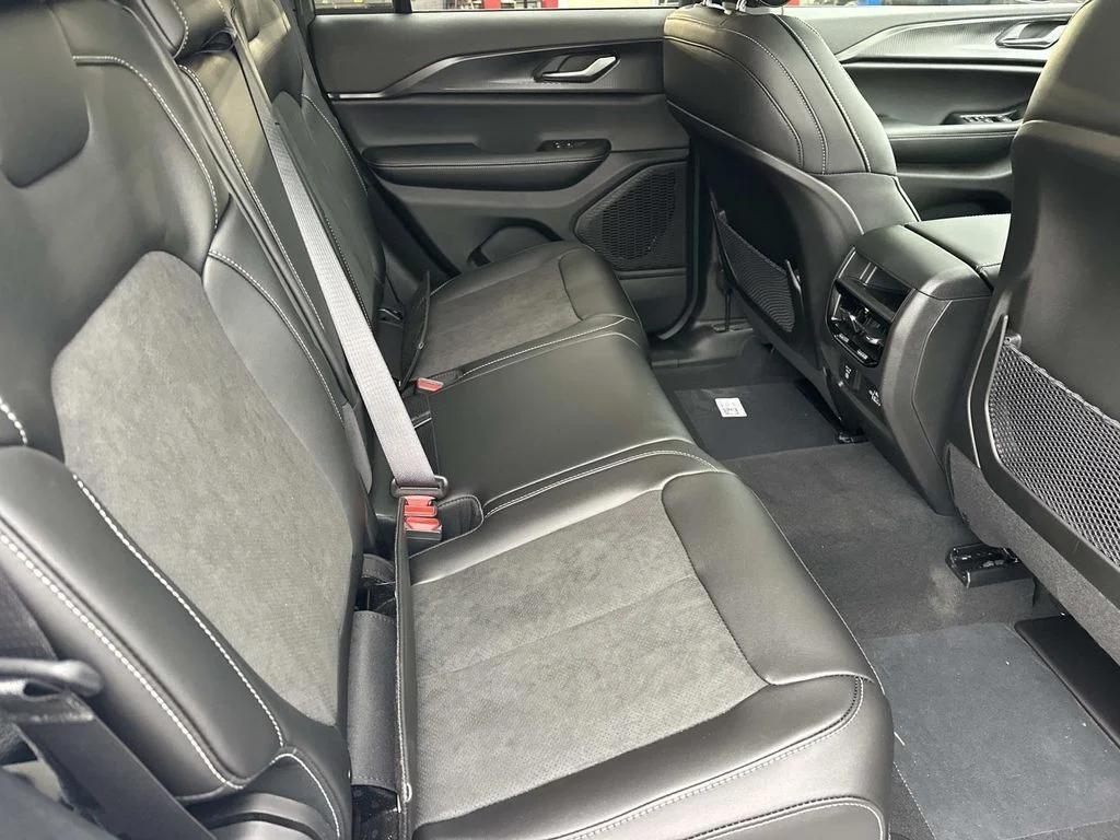 new 2025 Jeep Grand Cherokee car, priced at $33,919