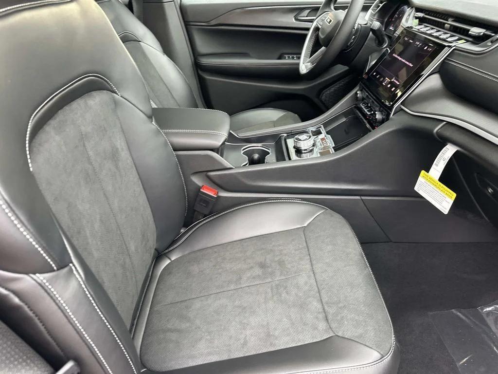 new 2025 Jeep Grand Cherokee car, priced at $33,919