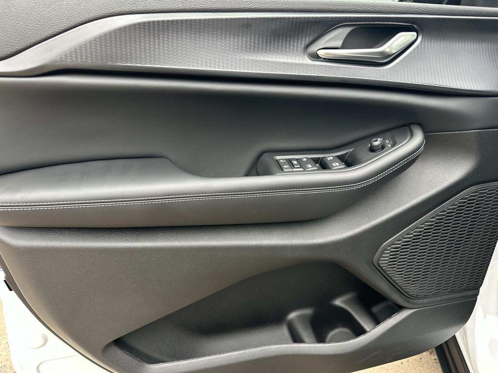 new 2025 Jeep Grand Cherokee car, priced at $33,919