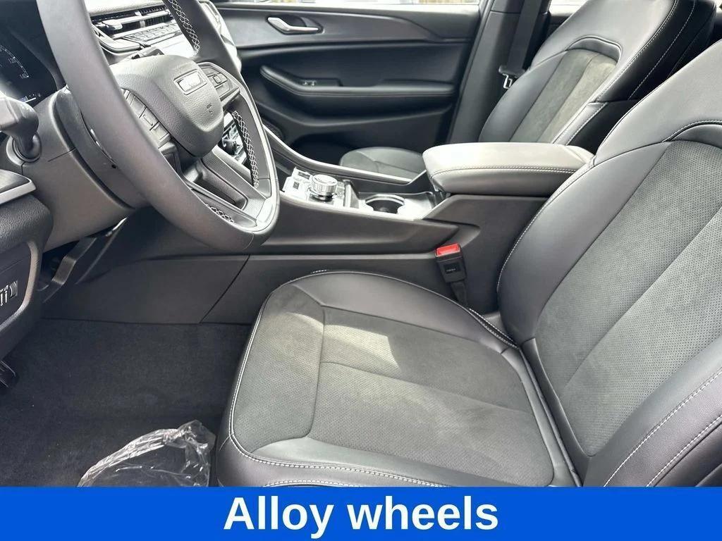 new 2025 Jeep Grand Cherokee car, priced at $34,669