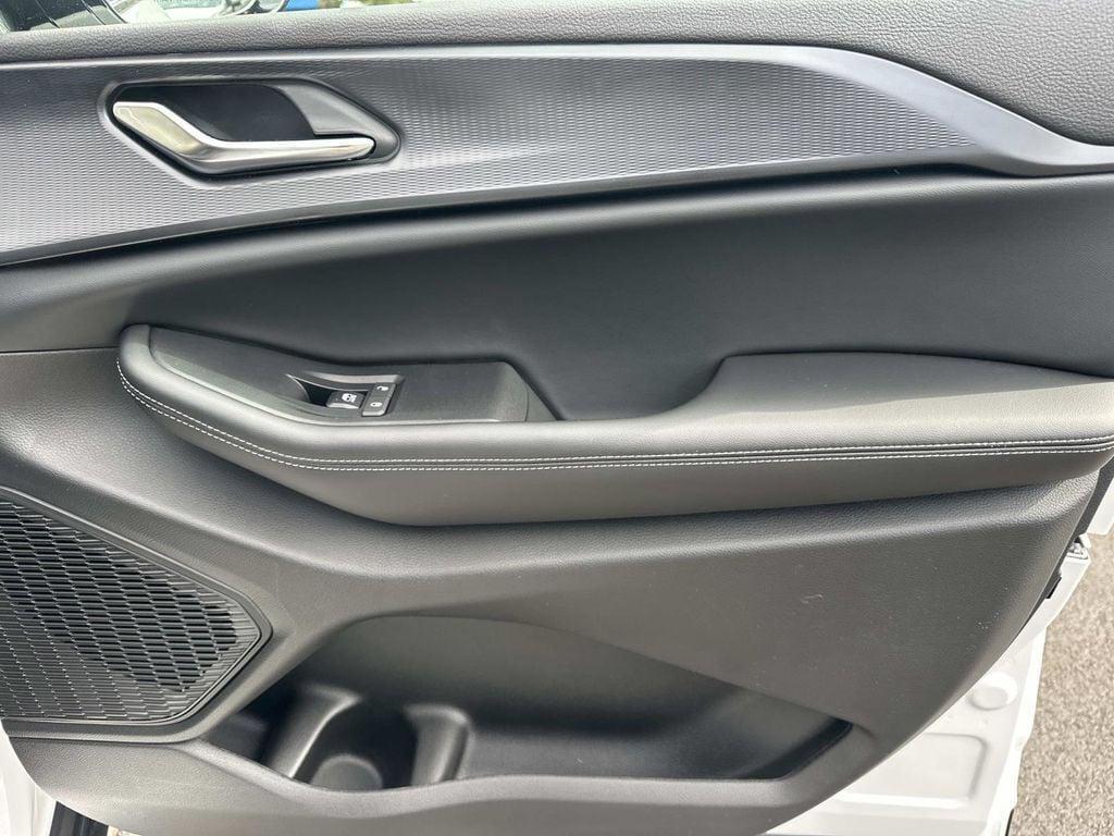 new 2025 Jeep Grand Cherokee car, priced at $34,669