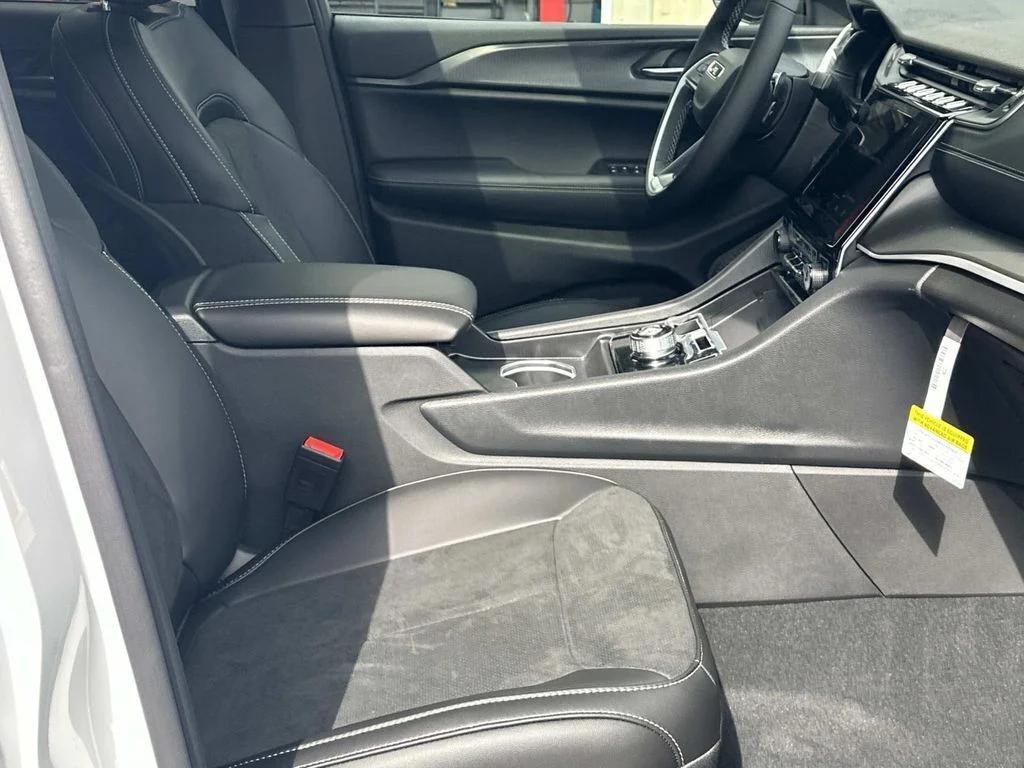 new 2025 Jeep Grand Cherokee car, priced at $34,669