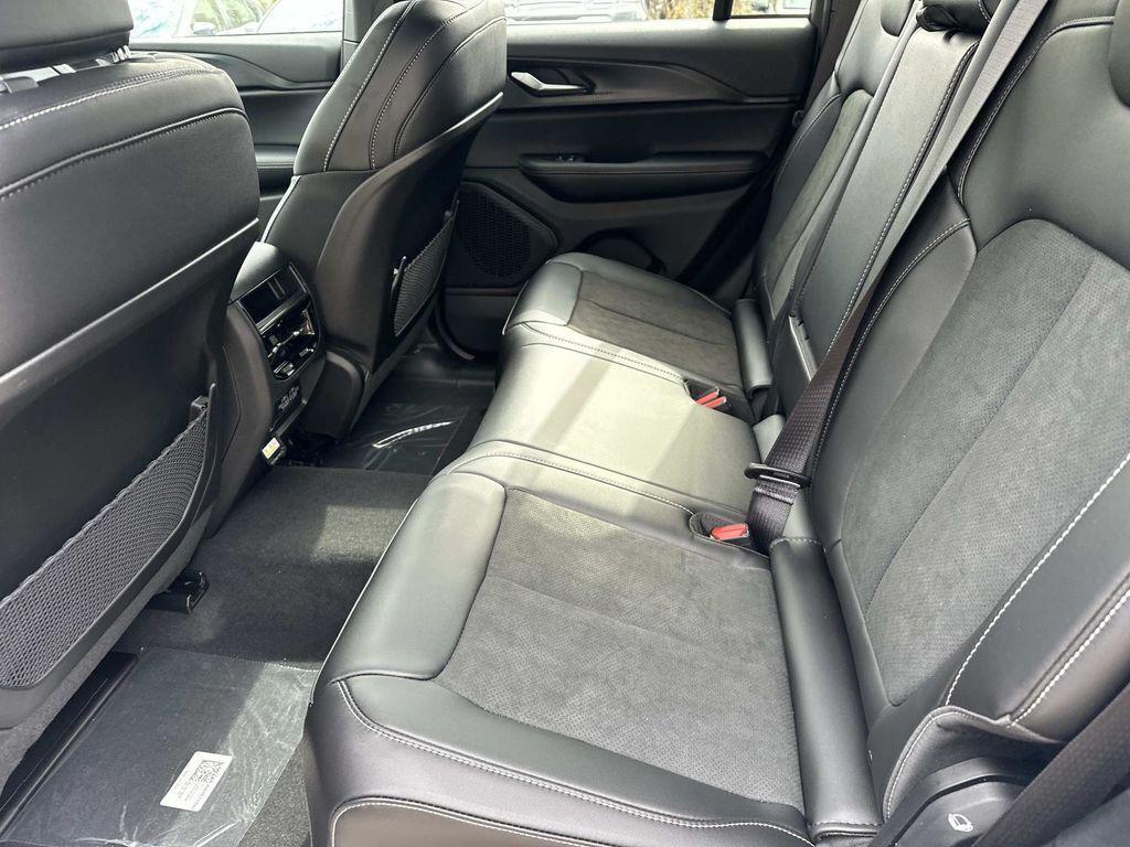 new 2025 Jeep Grand Cherokee car, priced at $33,919