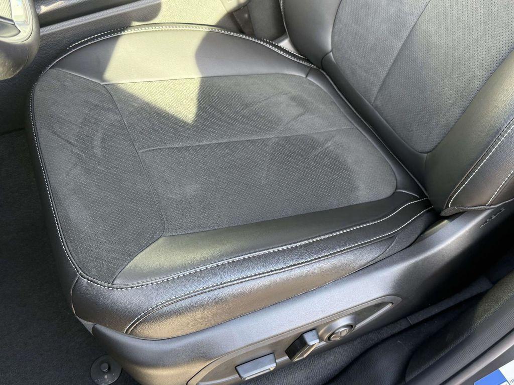 new 2025 Jeep Grand Cherokee car, priced at $37,205