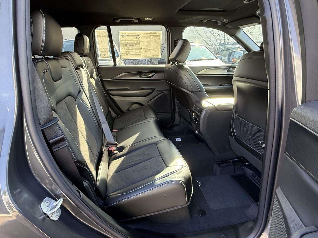 new 2025 Jeep Grand Cherokee car, priced at $37,205