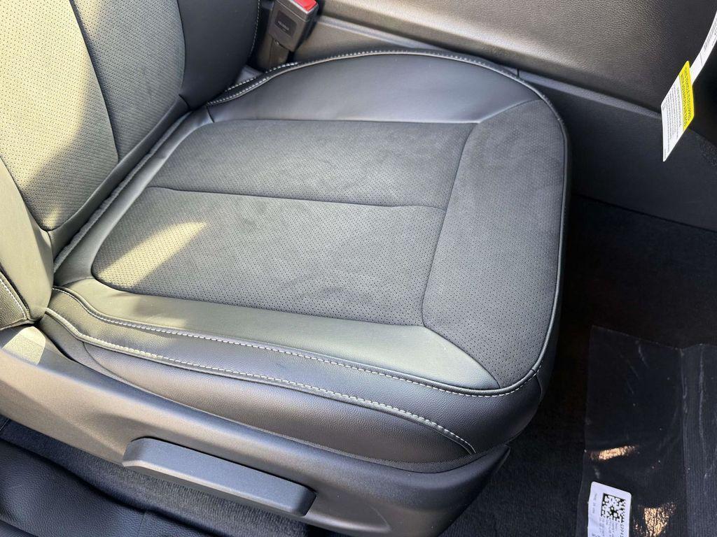 new 2025 Jeep Grand Cherokee car, priced at $37,205