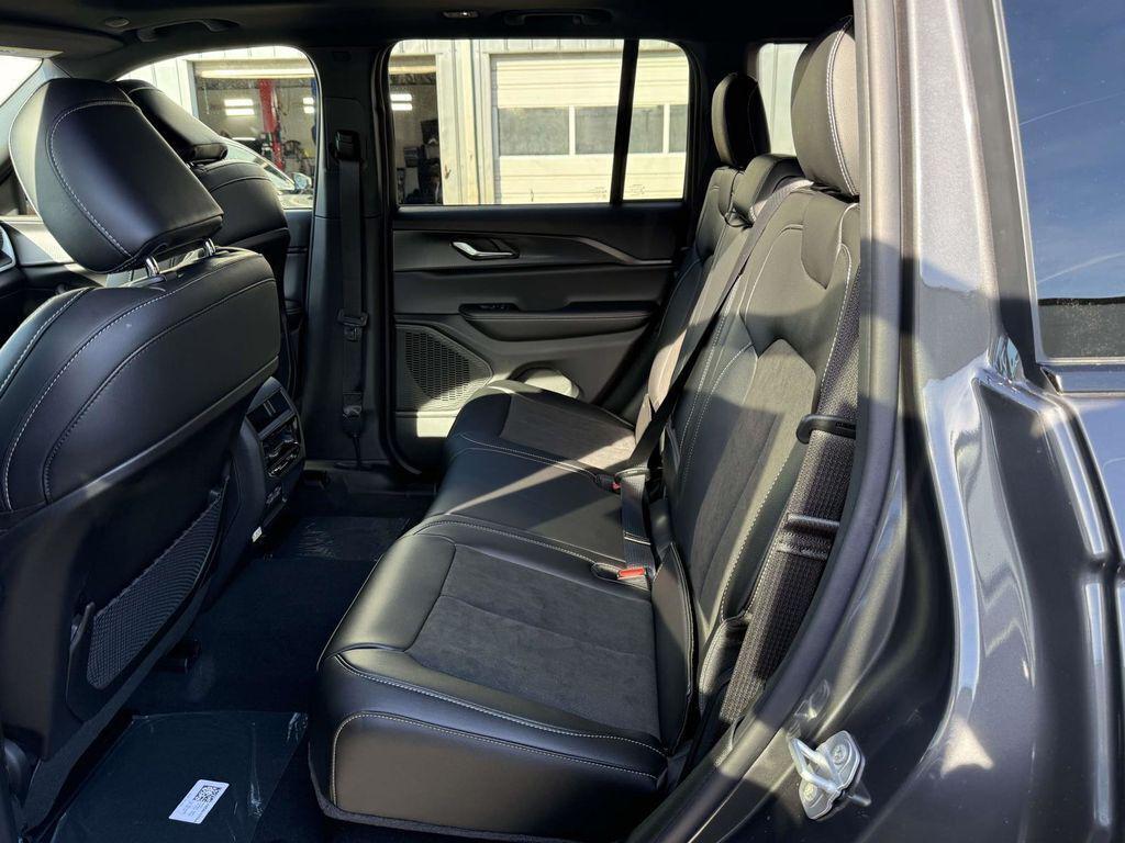 new 2025 Jeep Grand Cherokee car, priced at $37,205