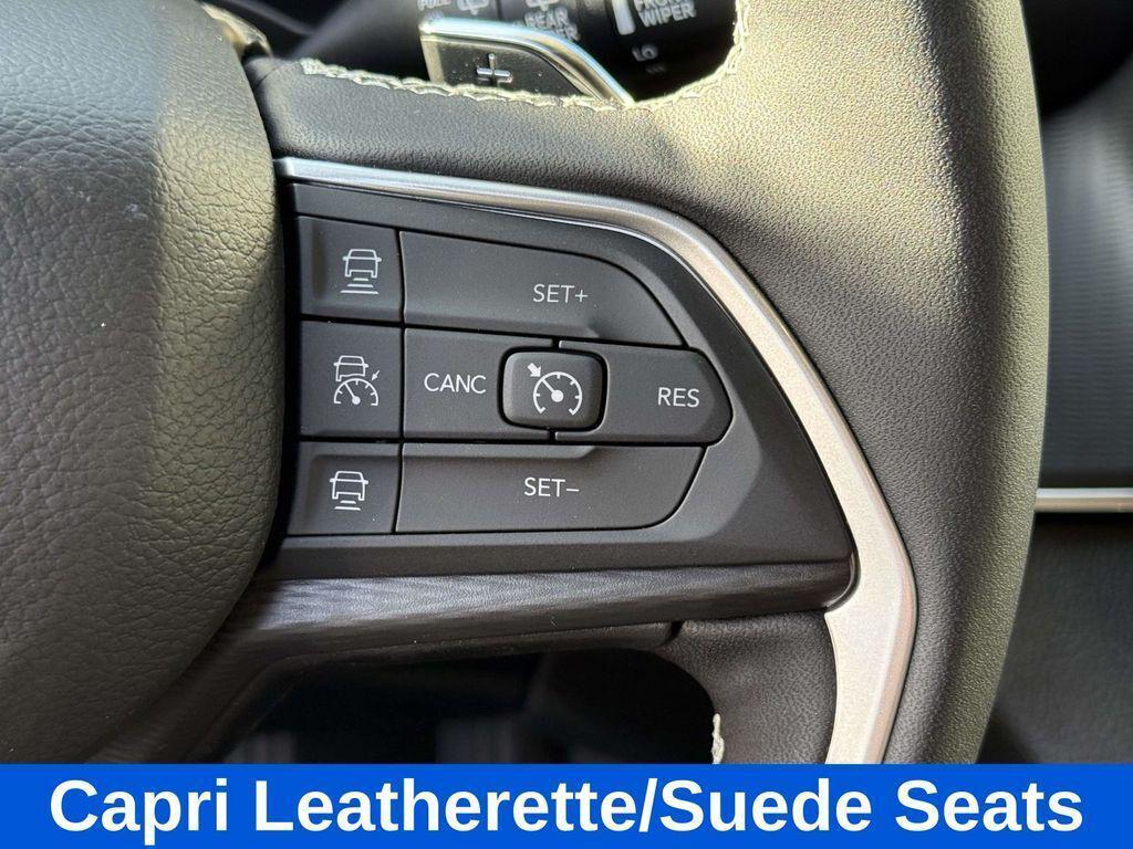 new 2025 Jeep Grand Cherokee car, priced at $37,205