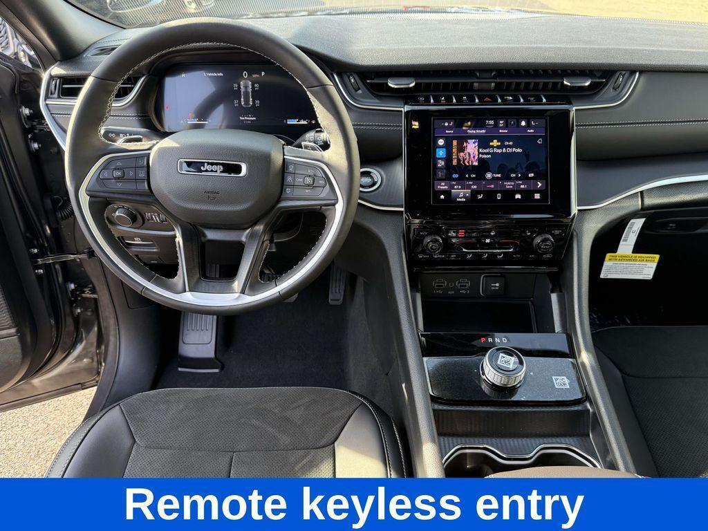 new 2025 Jeep Grand Cherokee car, priced at $37,205