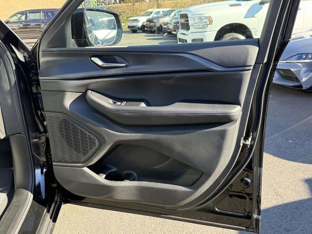new 2025 Jeep Grand Cherokee L car, priced at $41,469