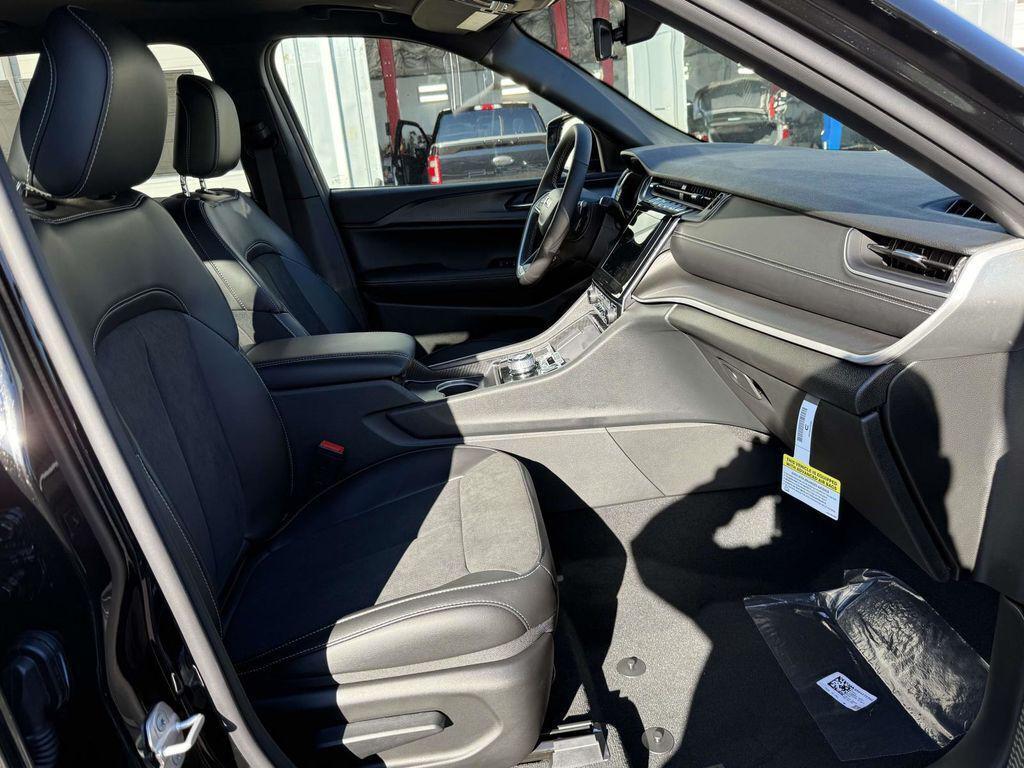 new 2025 Jeep Grand Cherokee L car, priced at $39,165