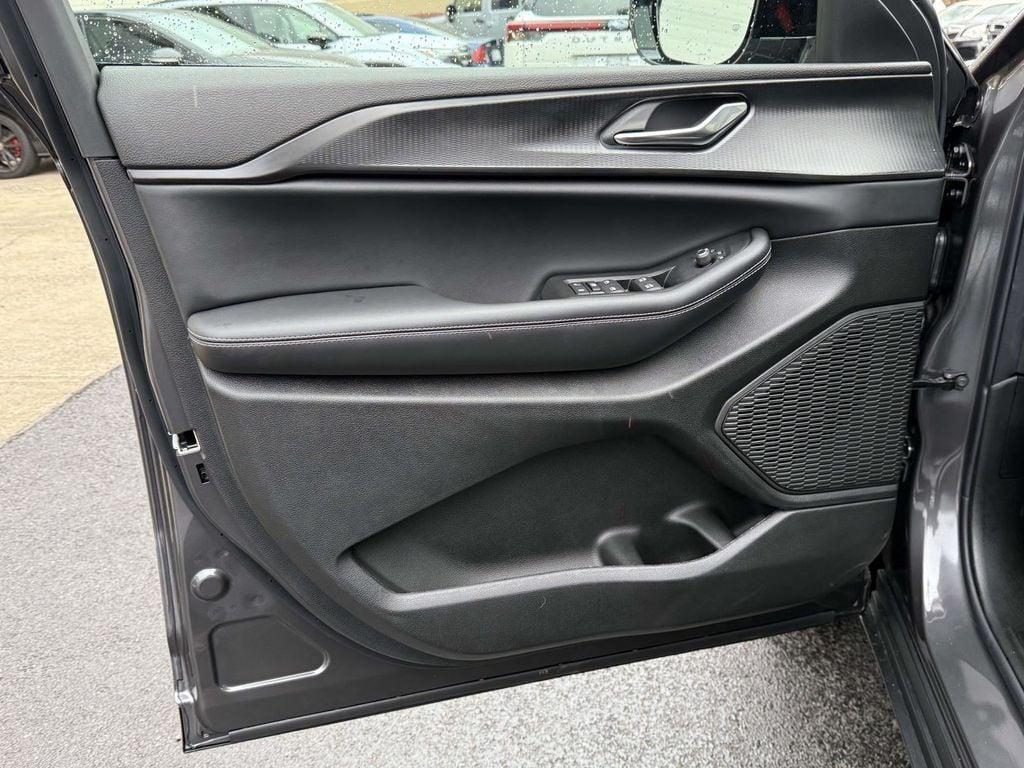 new 2025 Jeep Grand Cherokee L car, priced at $39,165