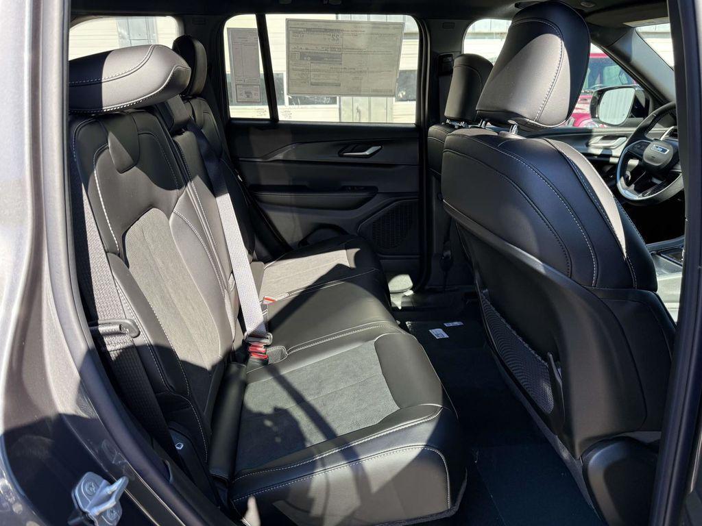 new 2025 Jeep Grand Cherokee car, priced at $35,043