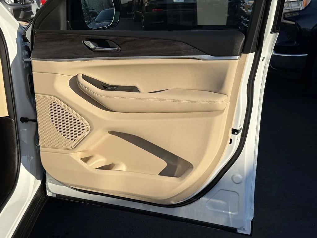 new 2025 Jeep Grand Cherokee L car, priced at $43,284