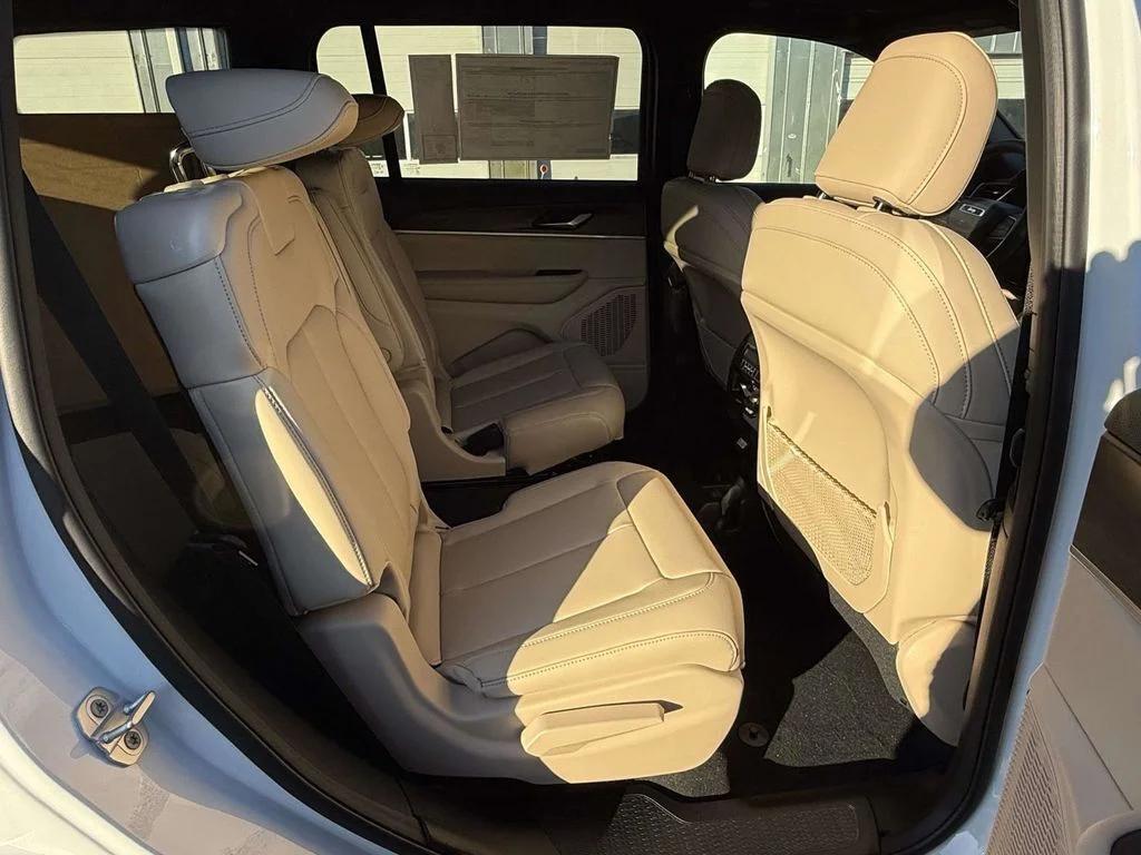 new 2025 Jeep Grand Cherokee L car, priced at $43,284