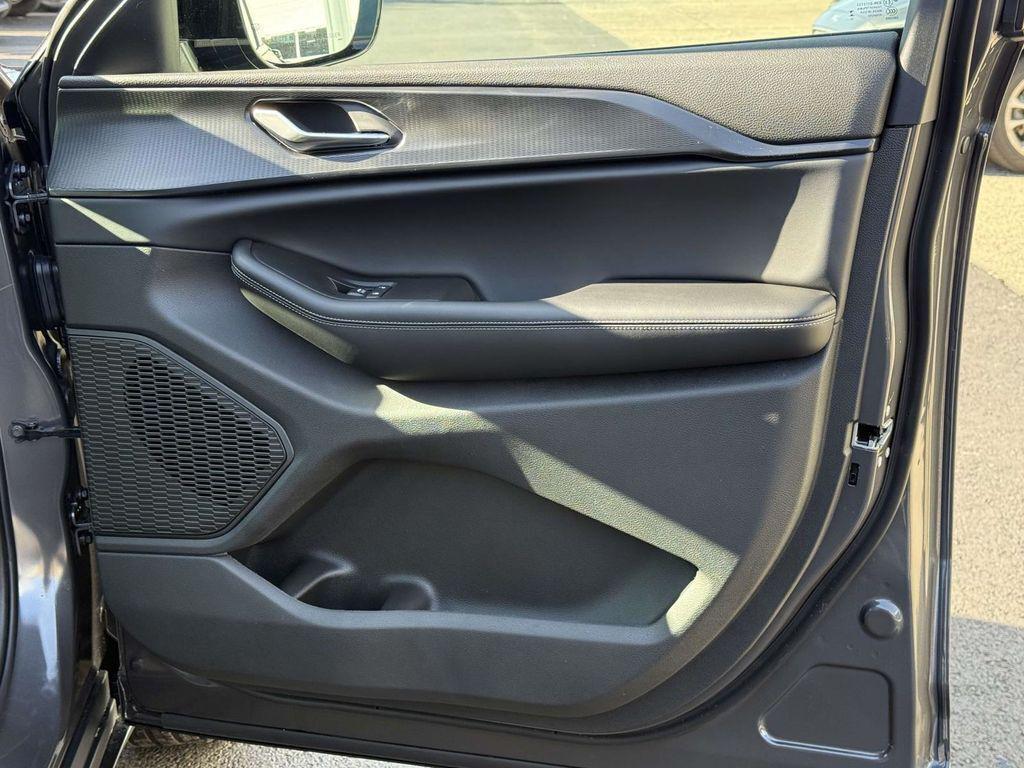 new 2025 Jeep Grand Cherokee car, priced at $37,205